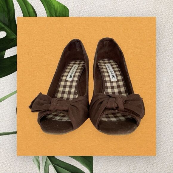 BROWN FABRIC PEEP TOE WEDGE - Picture 3 of 6